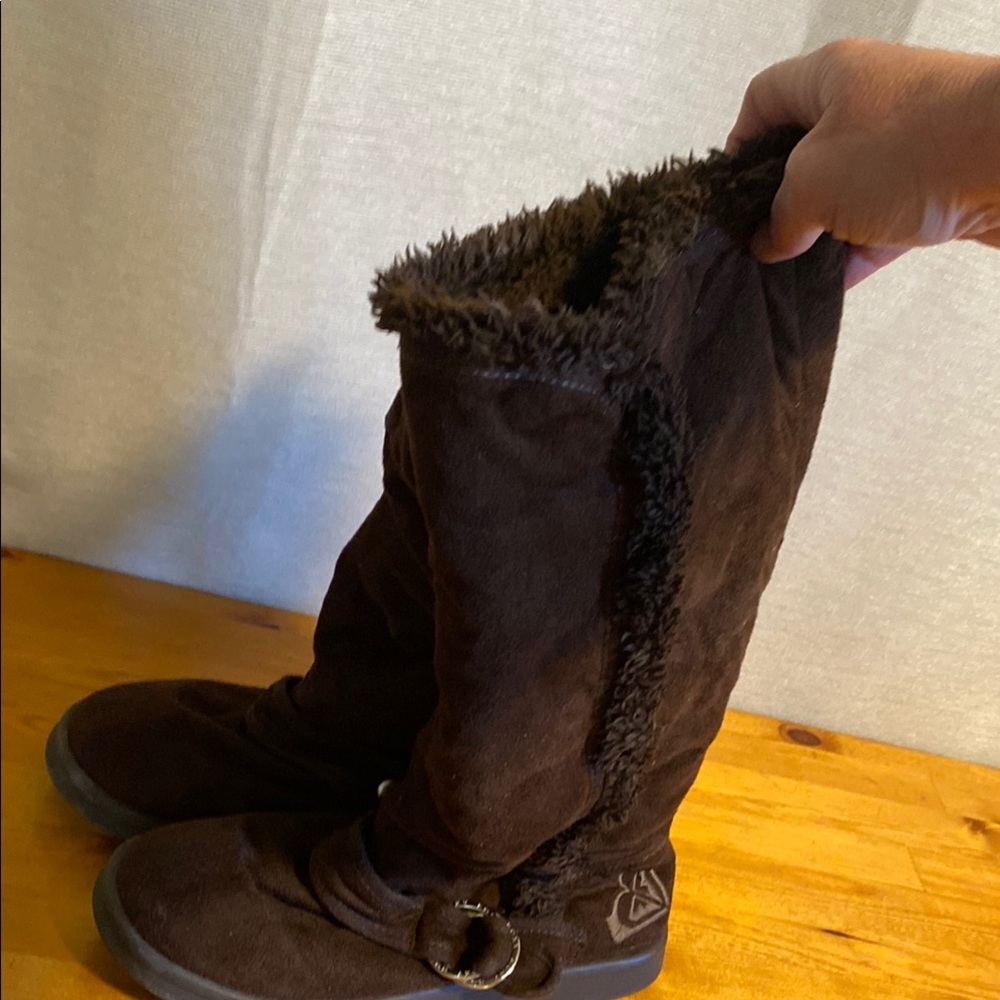 Brown Fur-Lined Boots with Buckle